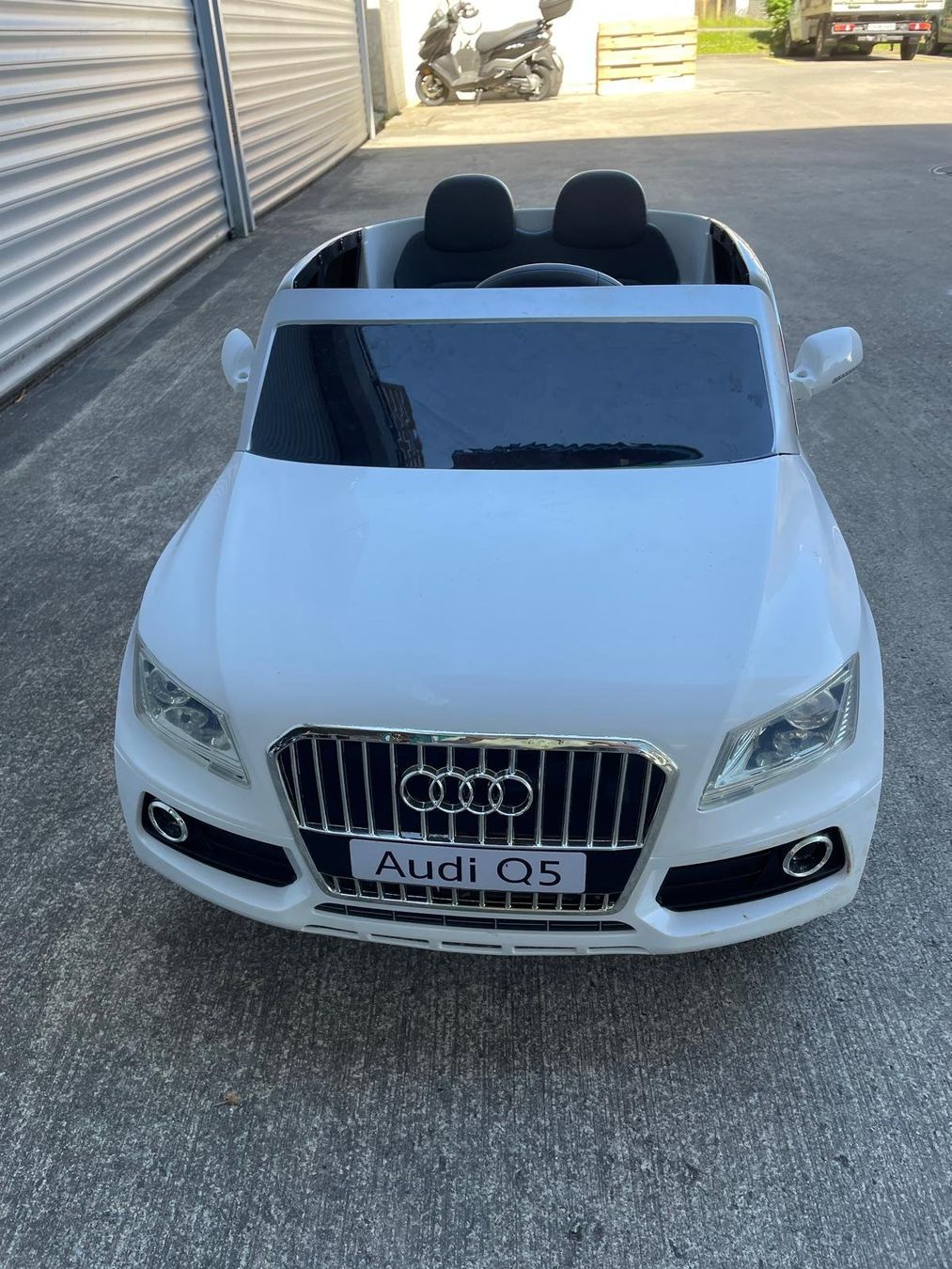 Veicoli per bambini: Kinder Elektroauto Audi Q5 – Usato da Matzingen venduto da Oli82