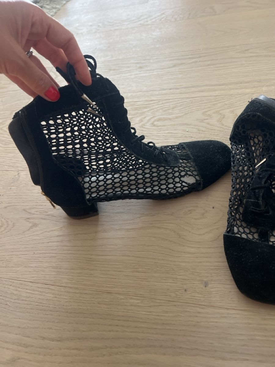 Dior Damenschuhe: Dior Black Mesh Lace Up Booties Size 39 Used – Gebraucht aus Oberägeri von rus_7vhx 1