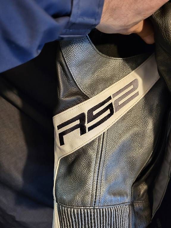IXS Giacche: IXS RS2 Lederjacke Gr. 52 – Usato da Dübendorf venduto da Magc76 1