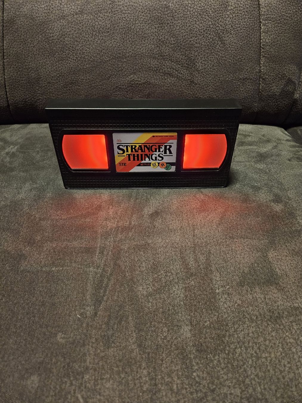 Lampade: Stranger Things Lampe in VHS Form – Usato da Itingen venduto da punkyclown84