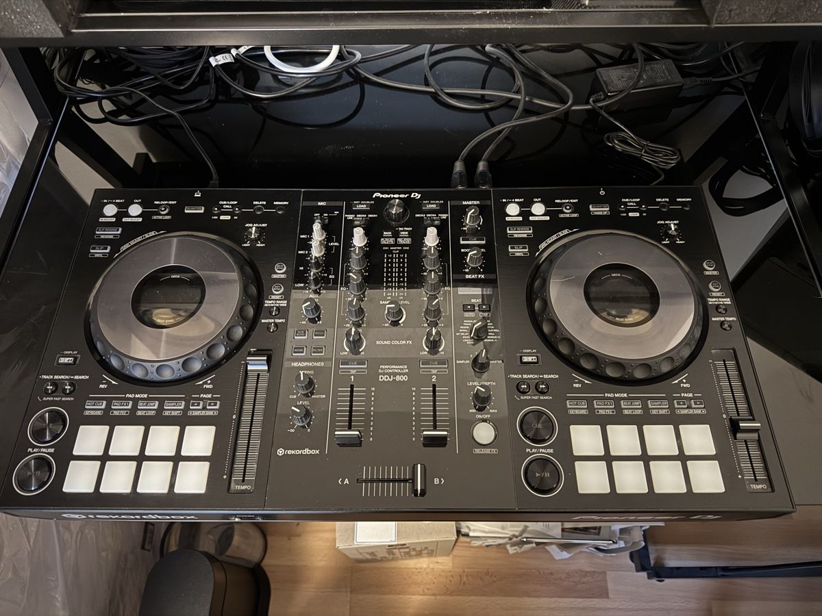 Sistema di controllo: Pioneer DDJ-800 Rekordbox – Usato da Schaffhausen venduto da Faaabiiaaaan