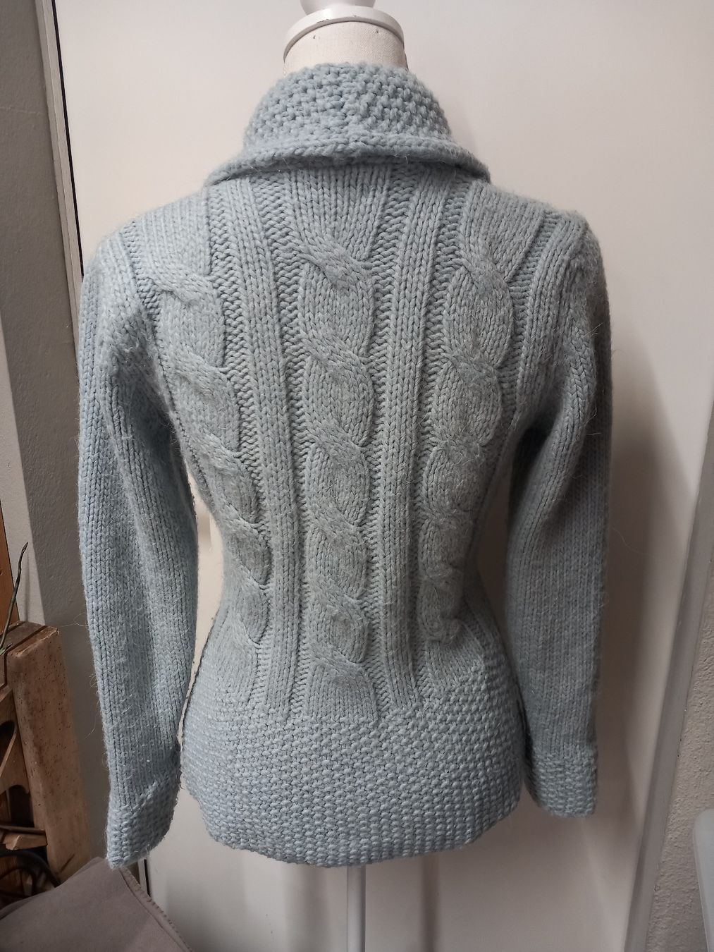 Giacche: Strickweste Avoca Gr.S Alpaka Wolle hellblau – Usato da Gwatt (Thun) venduto da umwelt-brocki 1