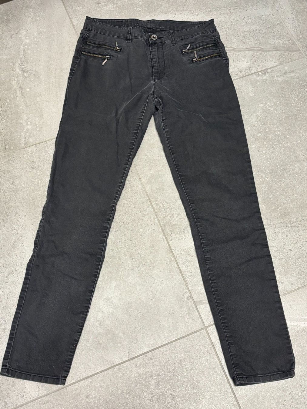 Hosen: Pantalon jeans léger noir 38 - 40 – Gebraucht aus Salvenach von gwenwywar