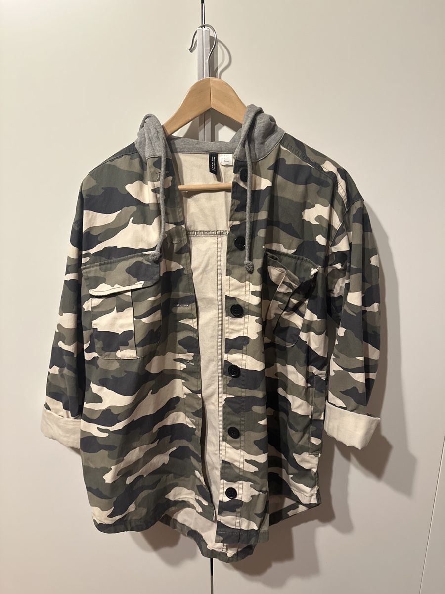 H&M Divided Jacke mit Kapuze, Grösse M, Top Zustand! (Gebraucht) in ...