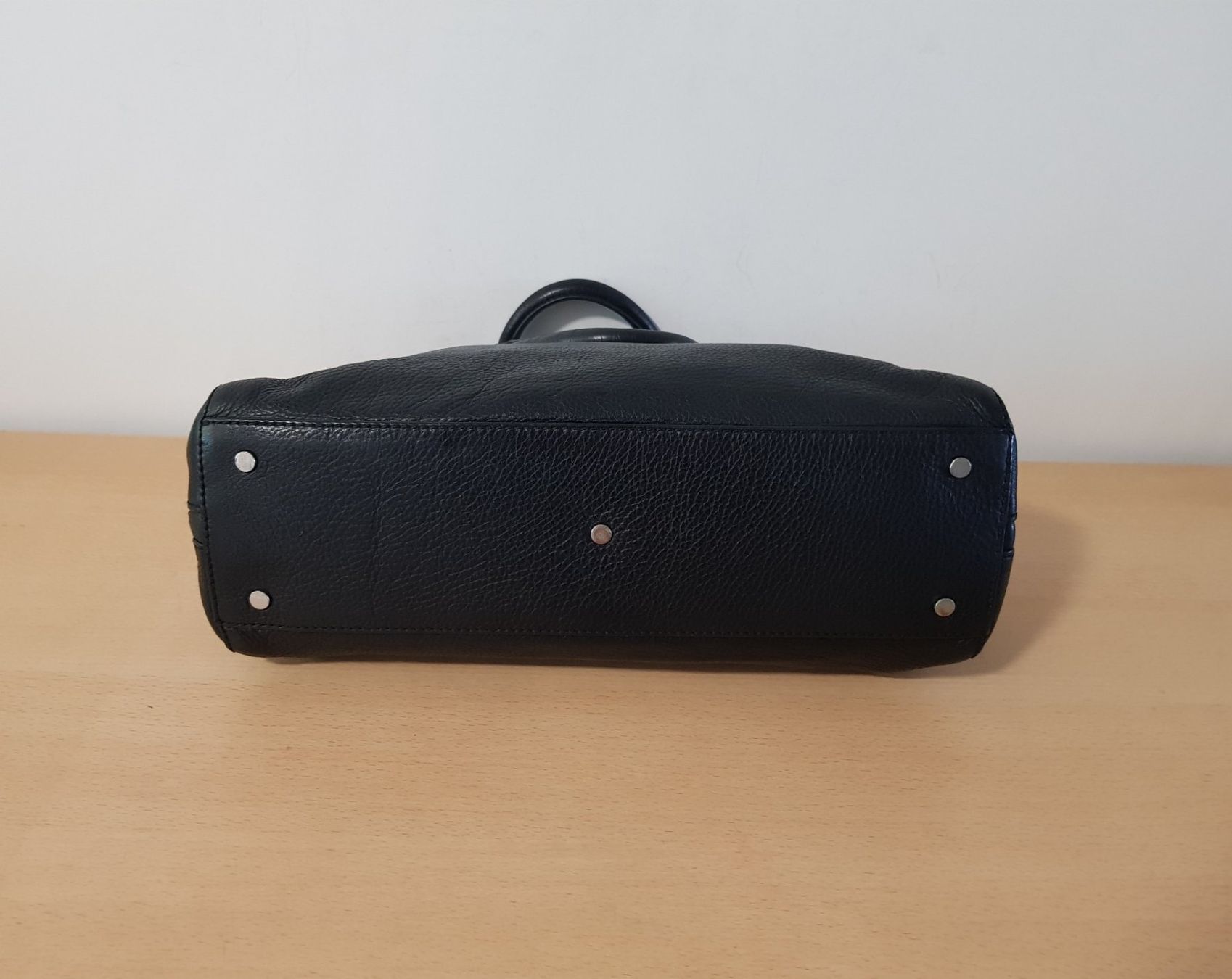 Aigner Borse da donna: Aigner Leder Handtasche Schwarz – Usato da Basel venduto da fafa68 5