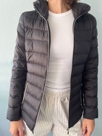 Ultraleichte Daunenjacke schwarz Grösse S guter Zustand