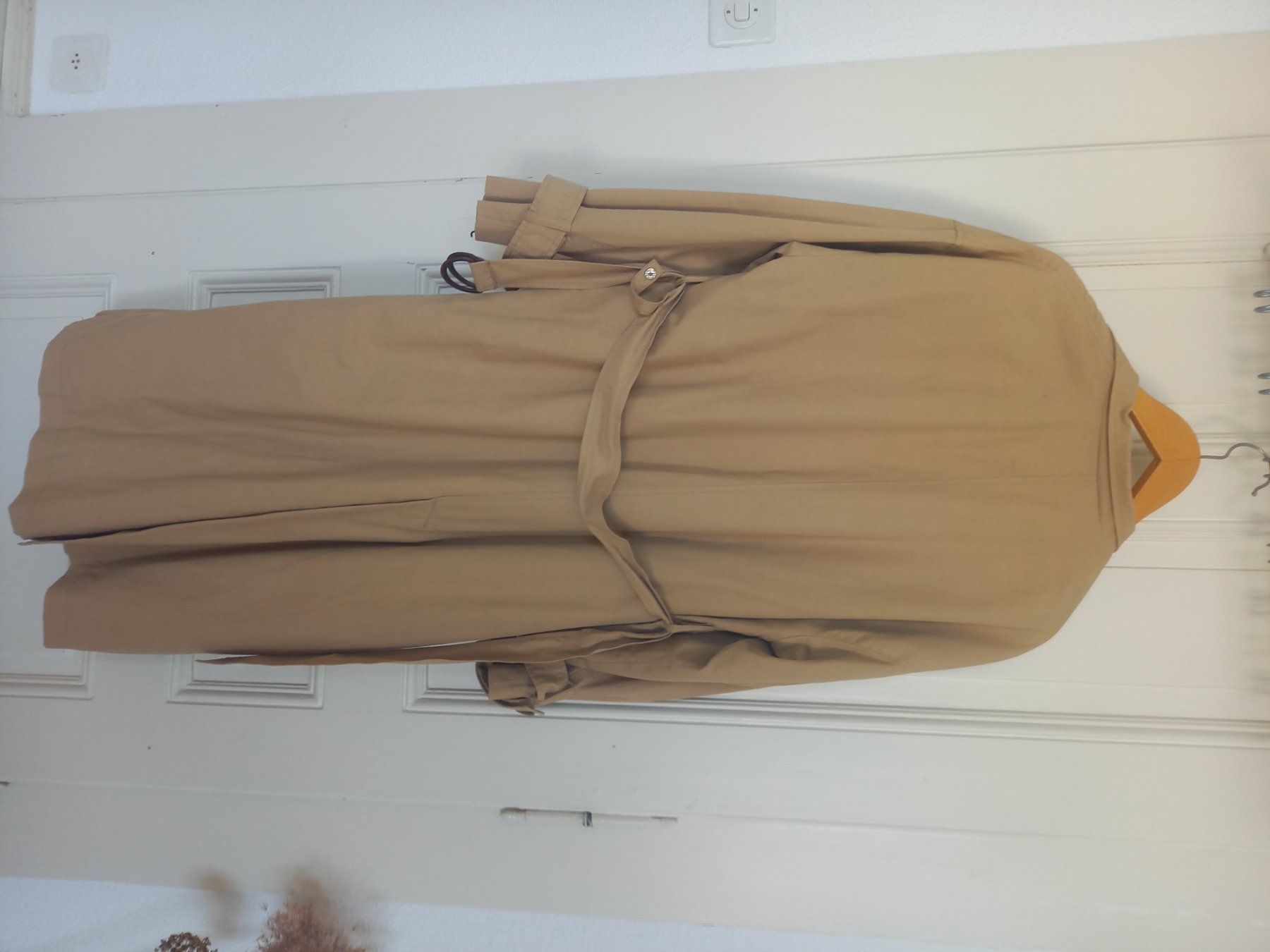 Closed Cappotti: CLOSED Trenchcoat beige – Usato da Fribourg venduto da jul_2rp8 1