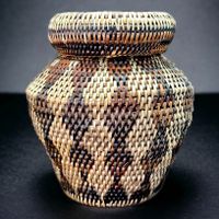 Panier fermé tissé à la main du Botswana avec couvercle