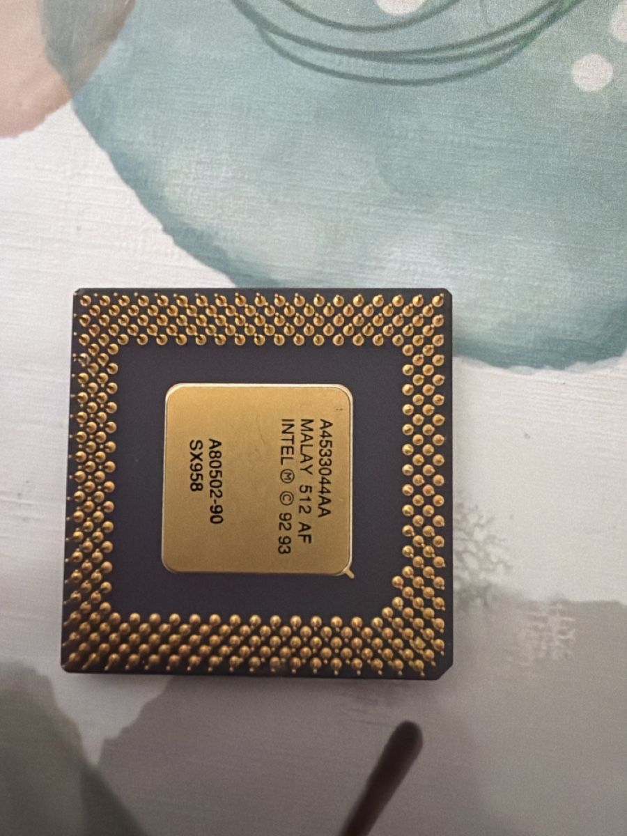 Intel Composants électroniques: Intel Pentium 90 – Défectueux à Martigny par capri2800 1