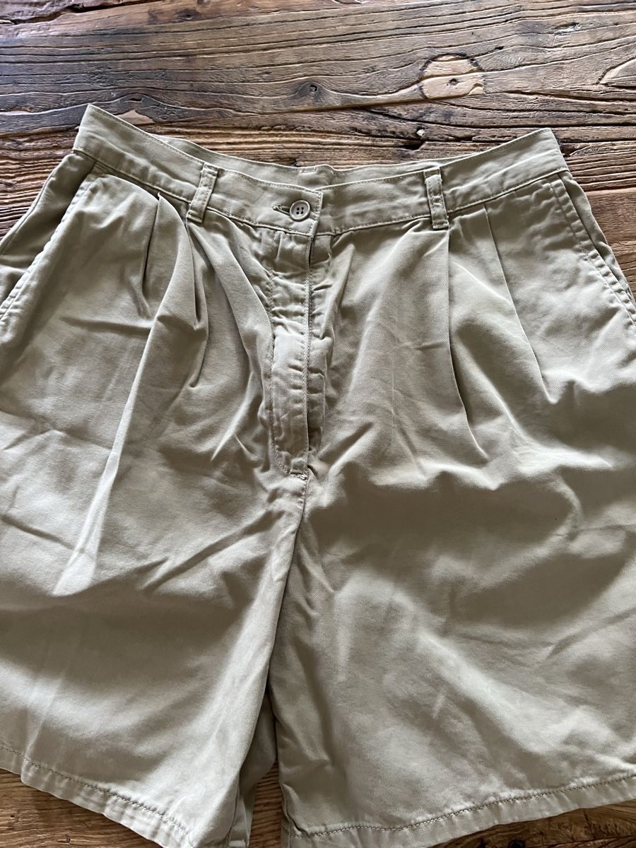 Benetton Pantaloni: Benetton Shorts helles oliv grün – Usato da Kiesen venduto da Patricia0104 1
