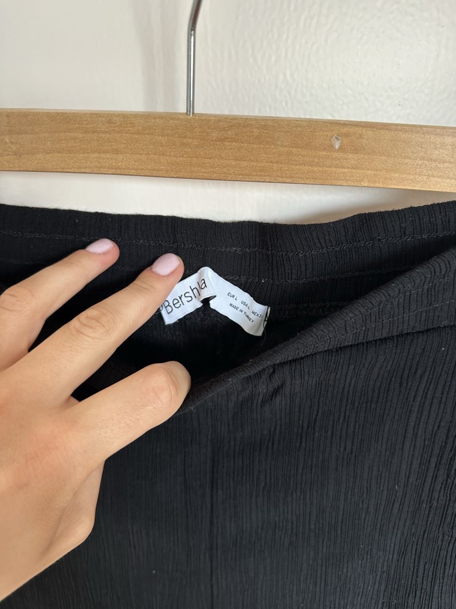 Bershka Hosen: Black thin trousers  – Gebraucht aus Orvin von mboder 2