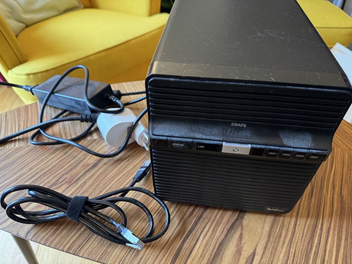 Synology Server: Synology DiskStation DS420j NAS – Usato da Zürich venduto da jonaszaman 1