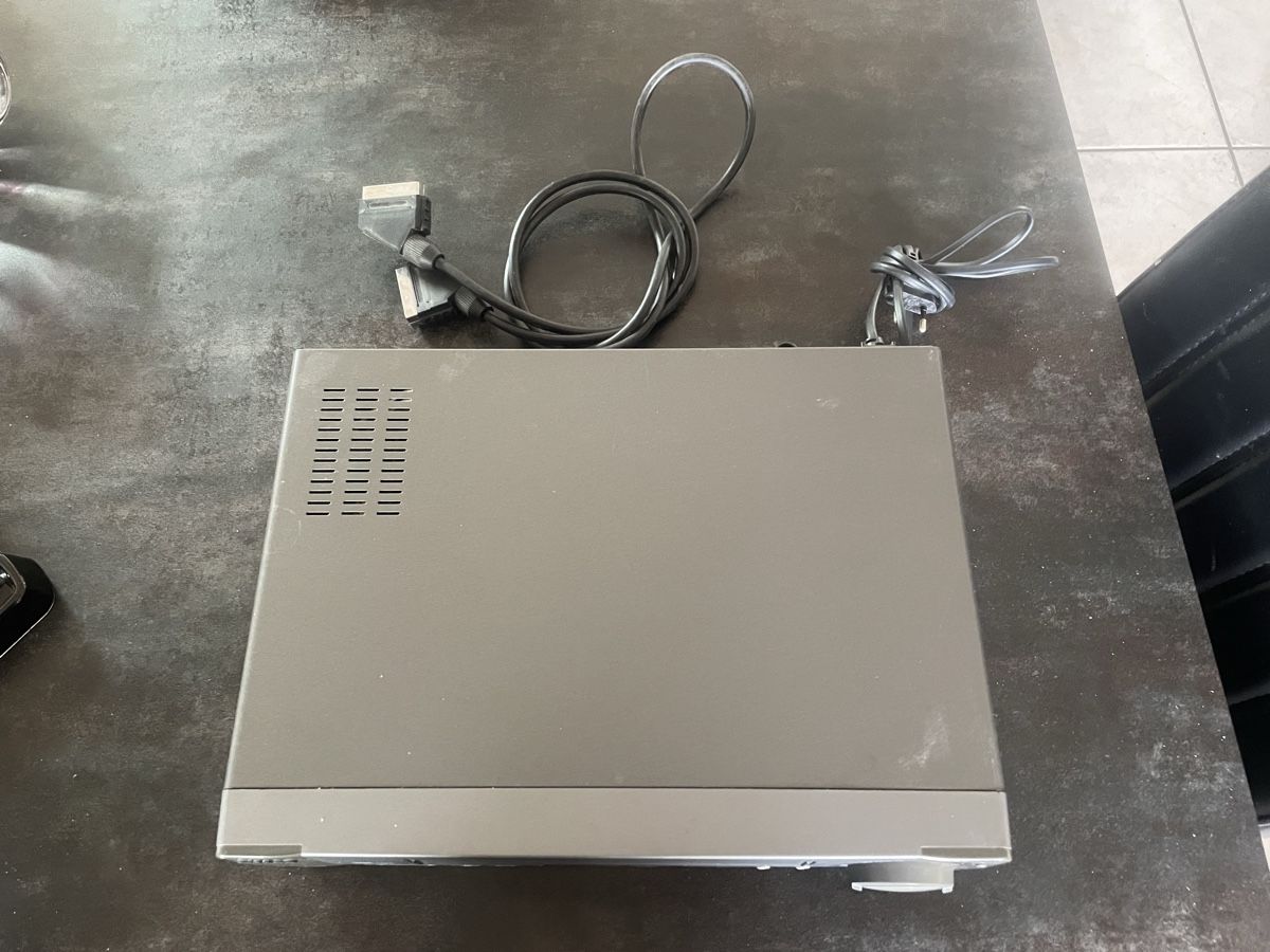 Sharp Registratori: Magnétoscope Videorecorder Sharp VC-MH68SVM – Usato da Vallamand venduto da Bricbracbroc82 5