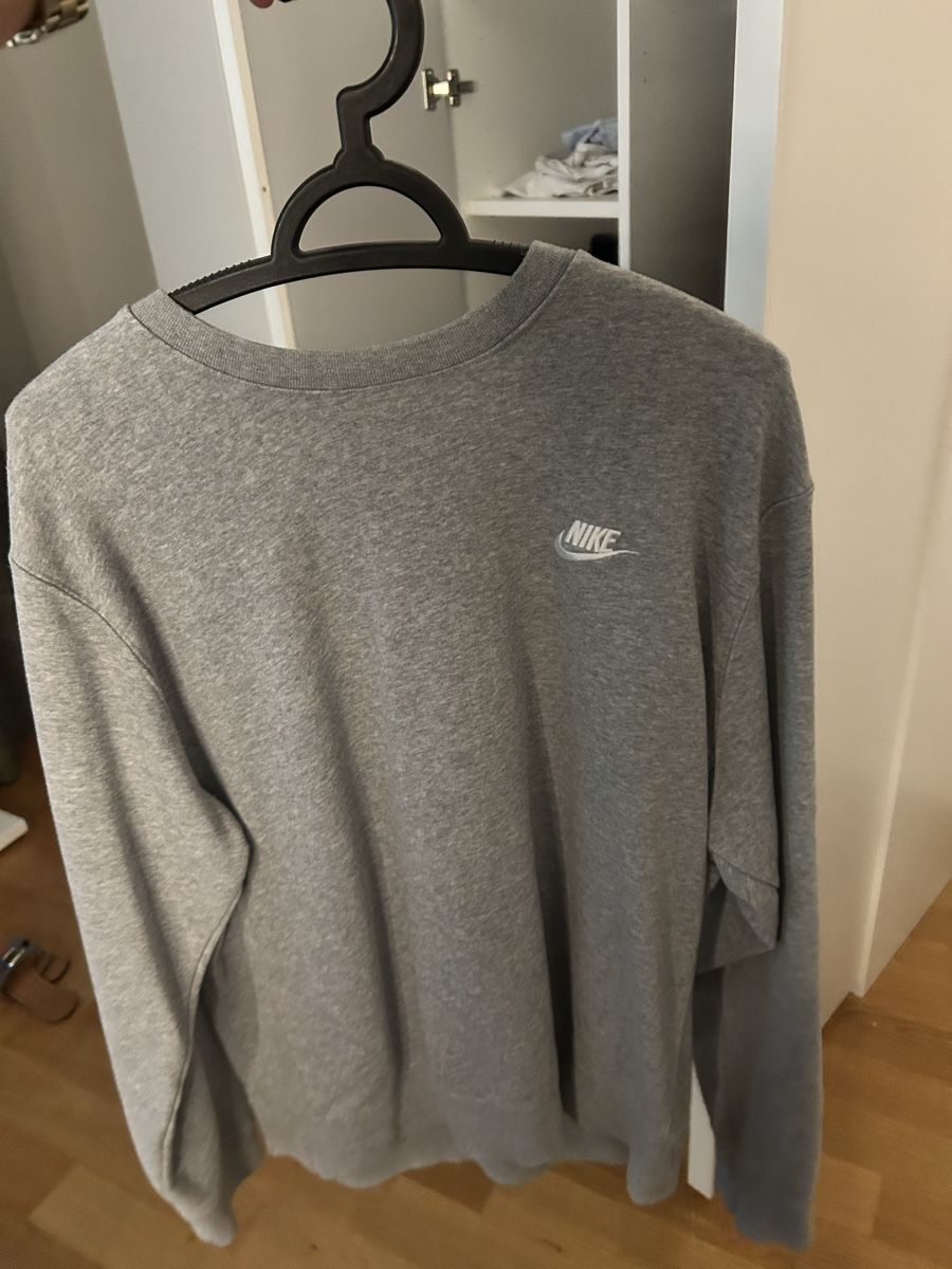 Nike Pullover & Sweatshirts: Nike Pullover grau Grösse M Zustand gut – Gebraucht aus Wädenswil von kha_n27q