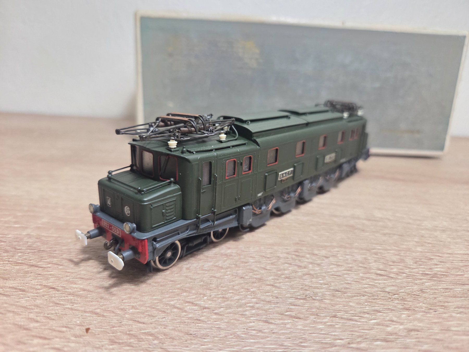 Fulgurex Modellini di ferrovie: Fulgurex E-Lok 2D2-5531 SNCF H0 – Usato da St-Aubin-Sauges venduto da Lo_Go 2