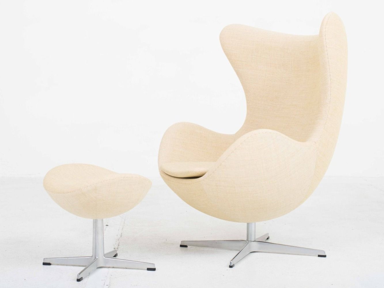 Fritz Hansen Poltrone: Fritz Hansen Egg Chair & Ottoman von Arne Jacobsen – Usato da Zürich venduto da STUZH38
