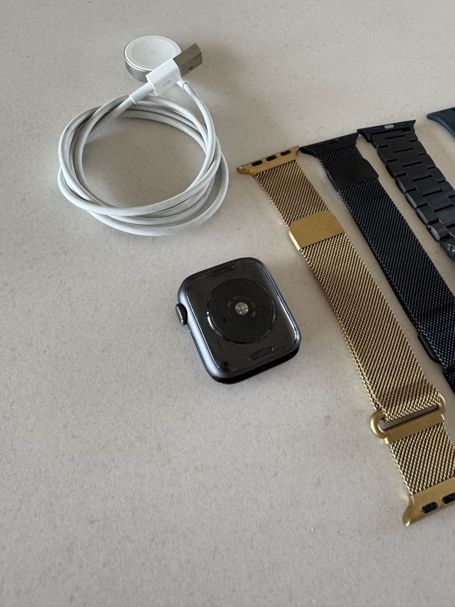 Apple Smartwatch: Apple Watch SE 40mm schwarz – Usato da Rain venduto da MJ1995 2