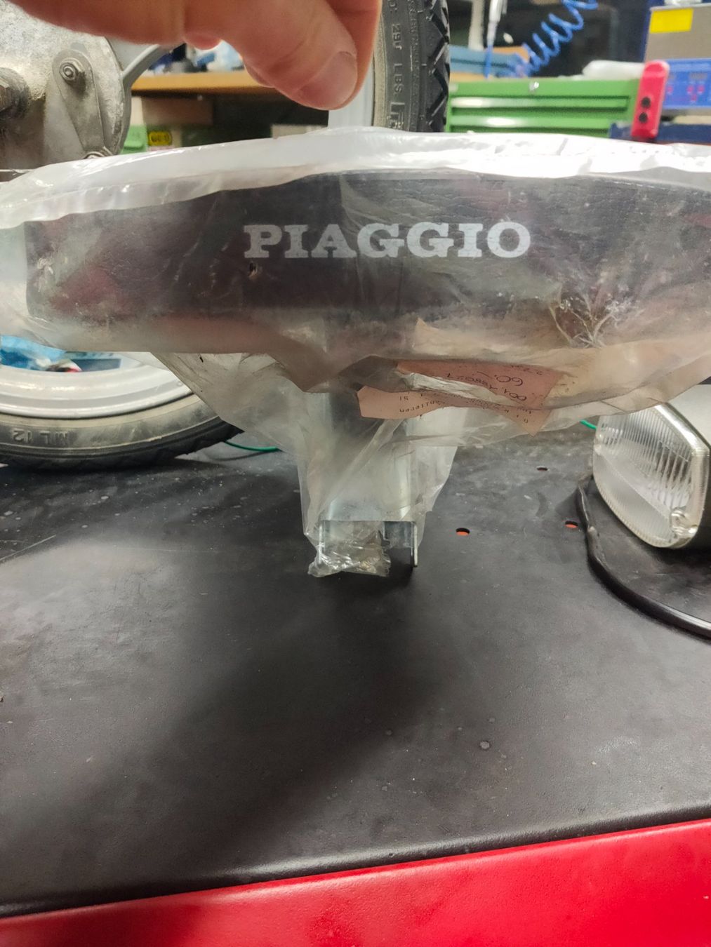 Piaggio Parti ricambio per ciclomotori: Originaler Sattel Piaggio Ciao – Nuovo e nell'imballaggio originale da Worb venduto da peugeot85