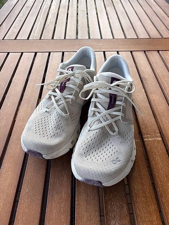On Scarpe da uomo: Schuhe ON Cloud X4 | Grösse 44.5 – Usato da Winterthur venduto da Kontillik