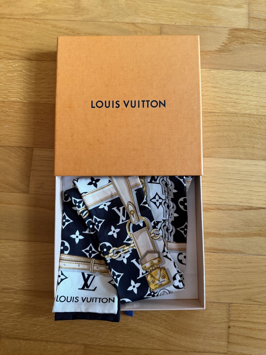Louis Vuitton Foulard & Sciarpe: Louis Vuitton Foulard – Nuovo (secondo la descrizione) da Schmerikon venduto da 80zz08 2