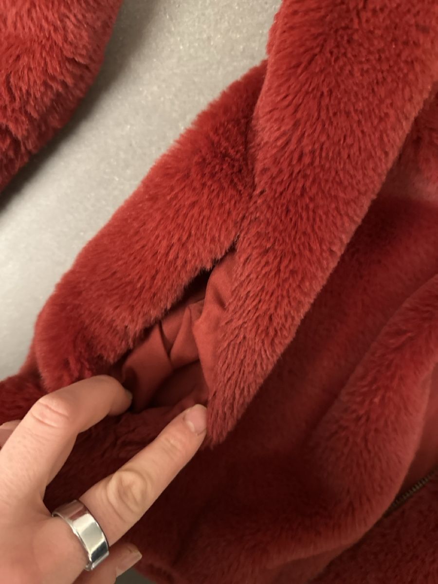 Only Giacche: Rote Kuscheljacke von ONLY, Grösse M – Usato da Endingen venduto da SinaPJ 3