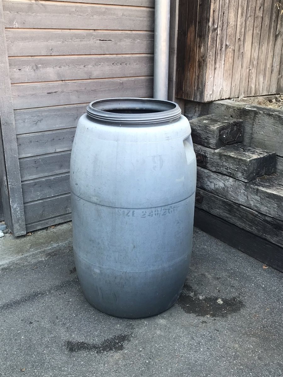 Bewässern & Giessen: Kunstofffass – Gebraucht aus Aegerten von grisli72