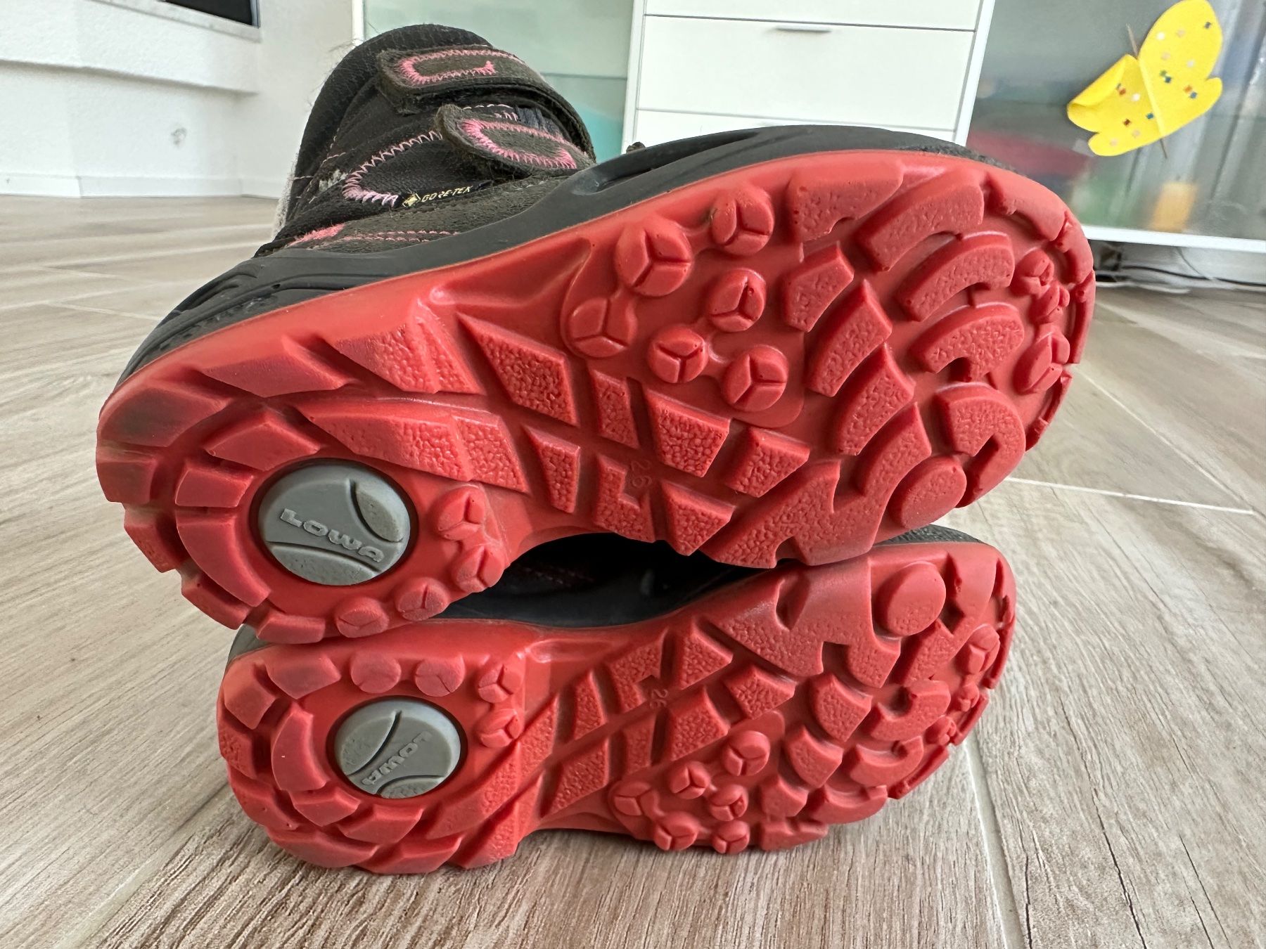 Lowa Scarpe per ragazze: Lowa Milo Goretex Winterstiefel Gr. 26 – Usato da Rudolfstetten venduto da Joyw 2