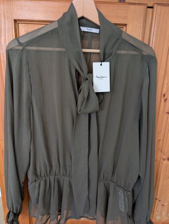 Schleifenbluse, olive, transparent, Gr. XL, Pepe Jeans, neu