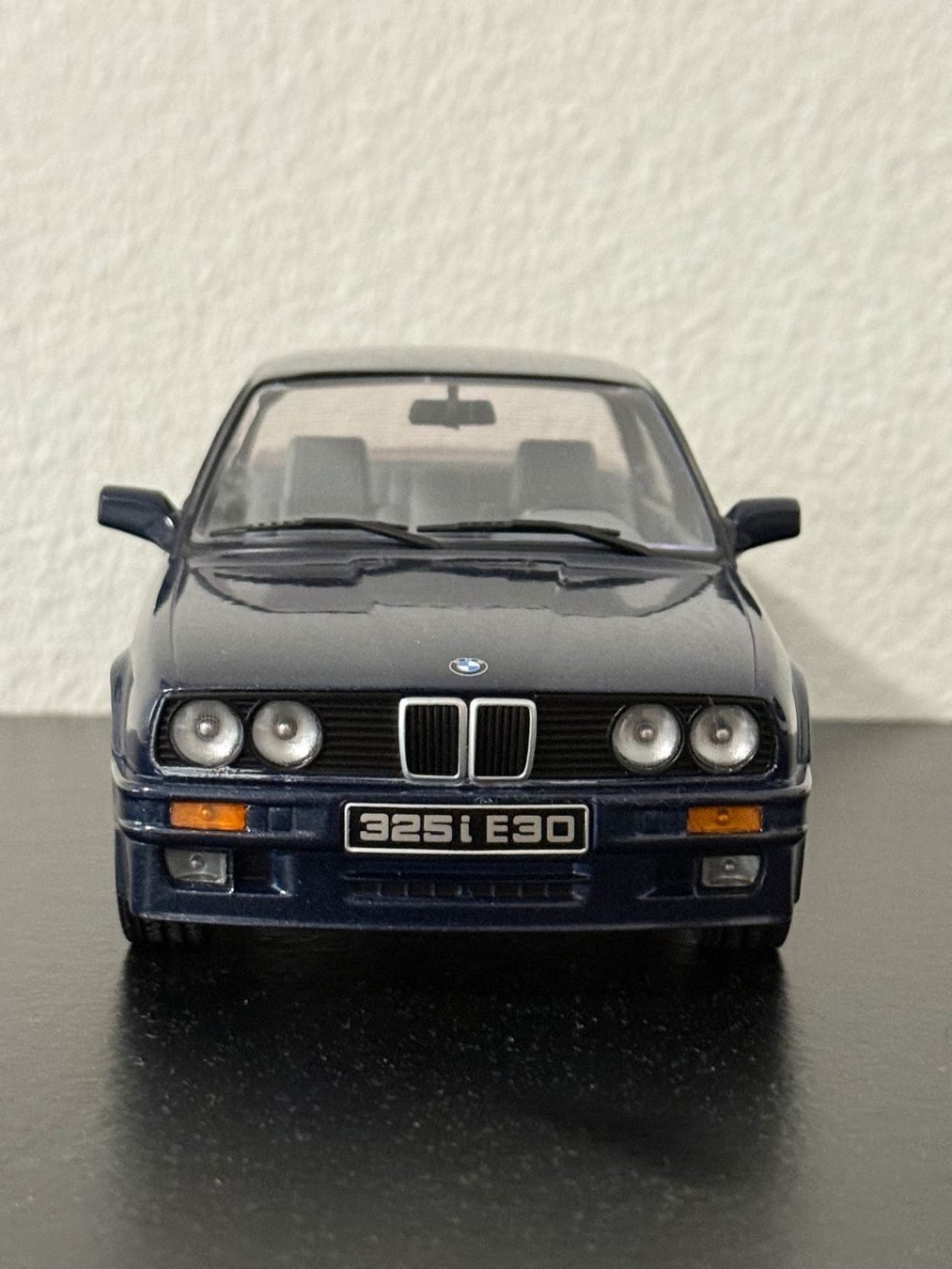 BMW Modellini d'auto: BMW 325 i E30 M Packet 2 1:18 KK Scale – Nuovo e nell'imballaggio originale da Bülach venduto da Meti2023 5