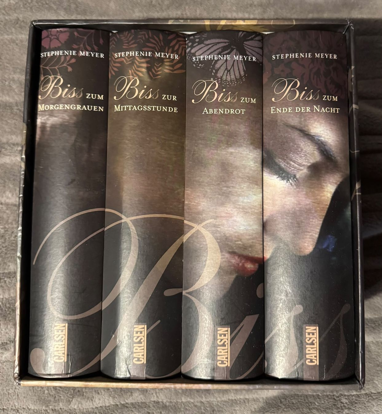 Bücher: Biss Saga Buchreihe – Gebraucht aus Herisau von lllesi 1