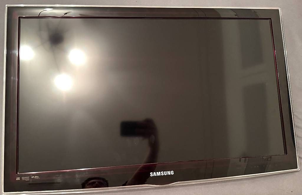 Fernseher: Samsung TV UE32C4000PWXZG – Gebraucht aus Bülach von gcricri