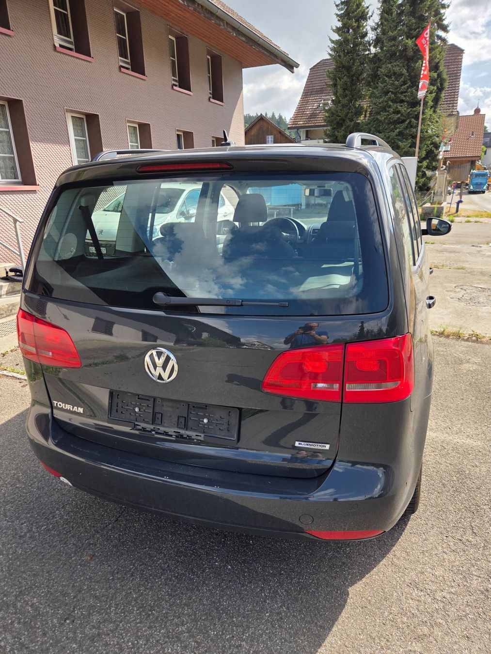 VW Automobili: VW TOURAN 1.2 BLUE MOTION – Usato da Bettwil venduto da Dodge74 2