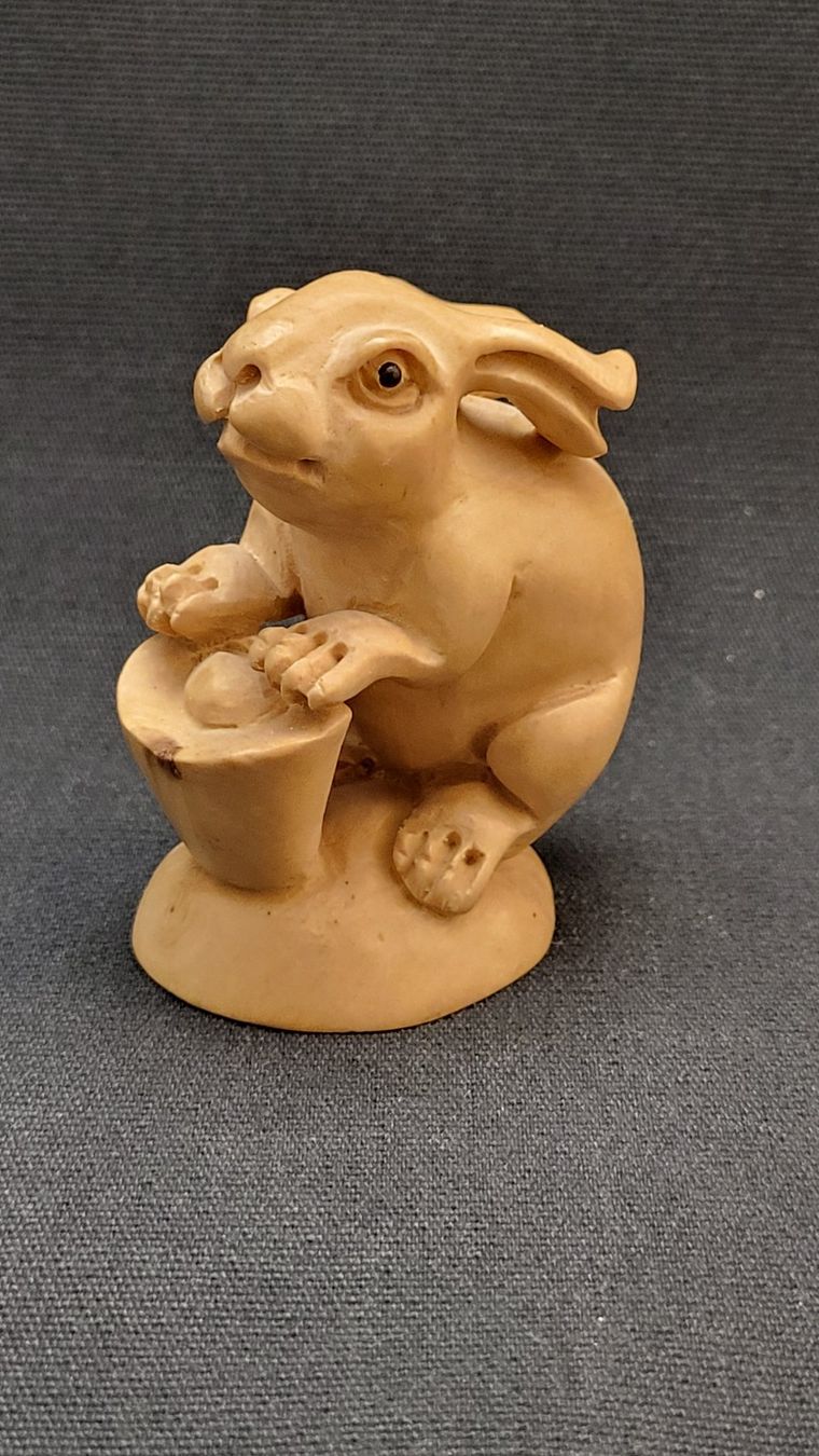 Statuette: Holz-Kaninchen NETSUKE – Usato da Basel venduto da spinne02