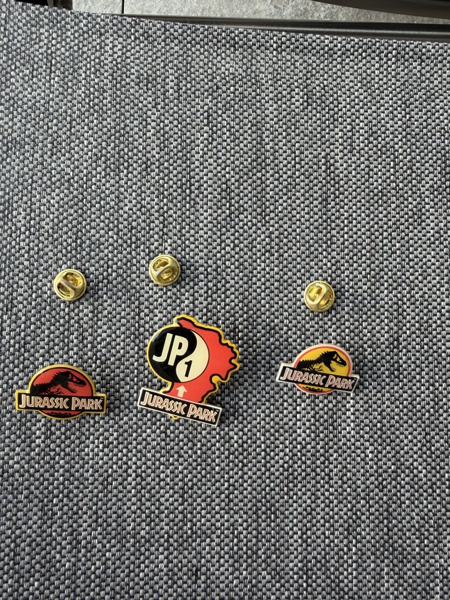 Placchette & Badge: Jurassic Park Pin Set – Usato da Seewen SZ venduto da Missholdi