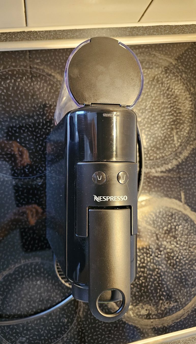 Nespresso Macchine per caffè & Macchine per espresso: Essenza Mini D Piano Black – Usato da Isérables venduto da dauphin014 2