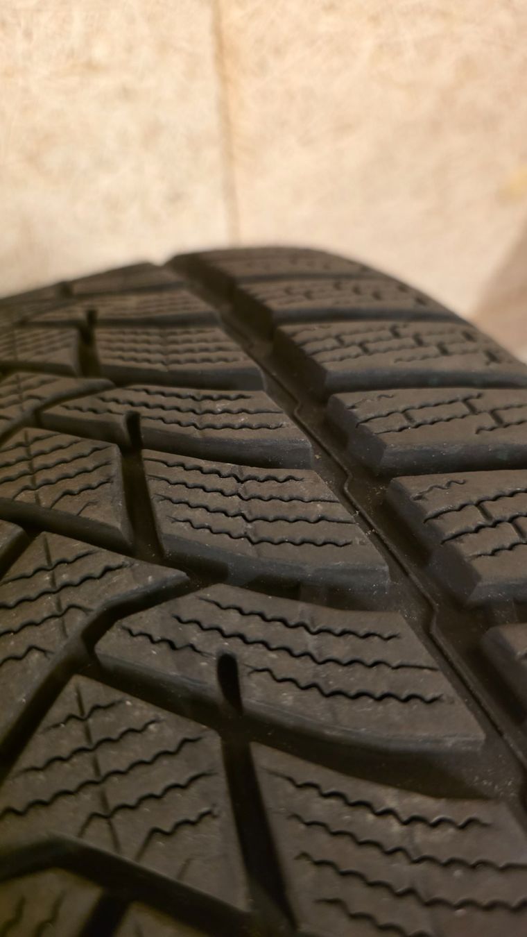 Autres écriture & dessin: 255/40 R19 Dunlop Winterpneu – D'occasion à Watt par tim_hrh6 4