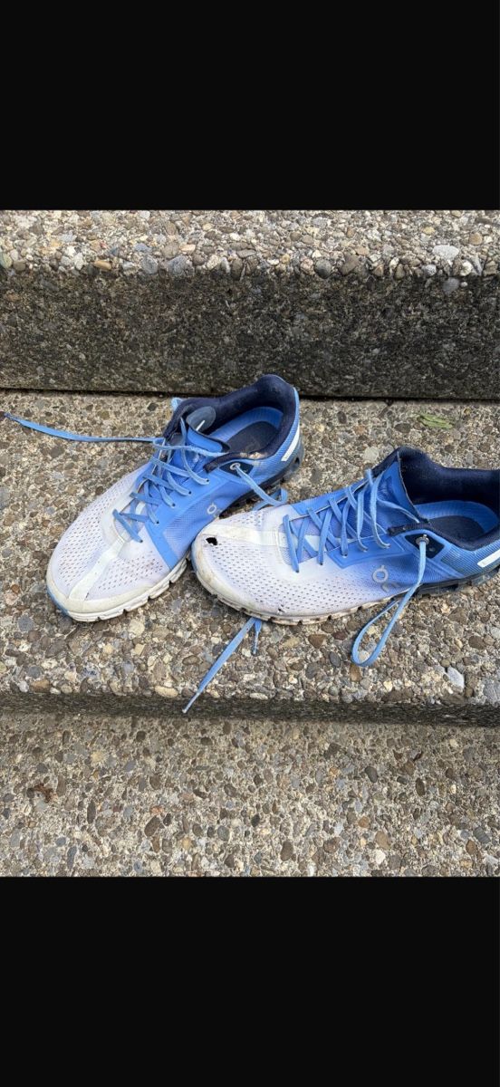 On Scarpe da donna: On Laufschuhe blau/weiss Gr. 41 – Usato da Kölliken venduto da ale_7d8j