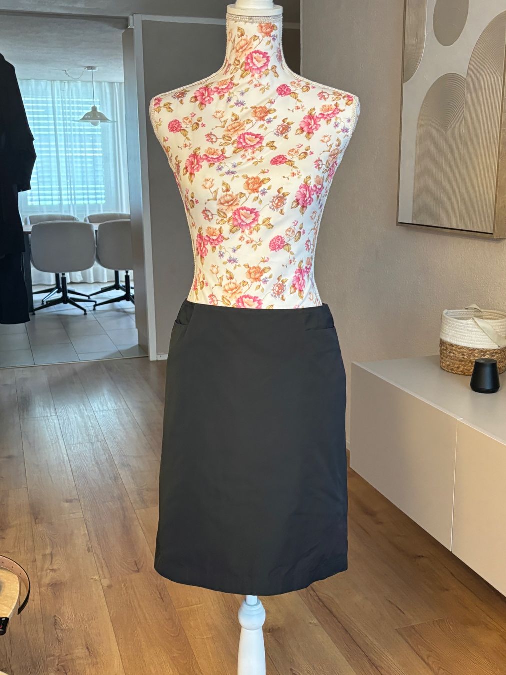 Jil Sander Jupes: Jil Sander Black Skirt – D'occasion à St. Margrethen SG par dijanaO