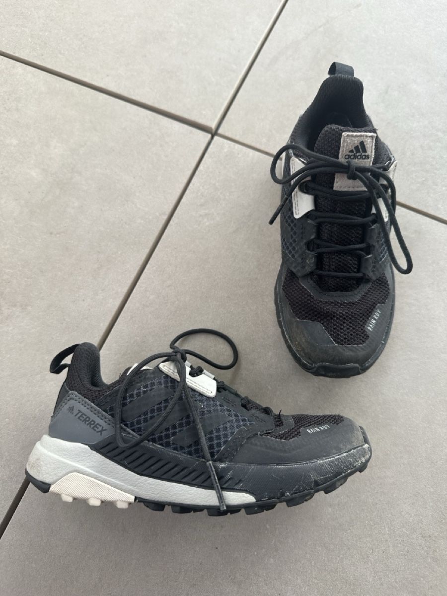Adidas Schuhe für Jungen: Adidas Terrex Kinder Wanderschuhe Gr. 30 gebraucht – Gebraucht aus Uitikon Waldegg von PBrosi
