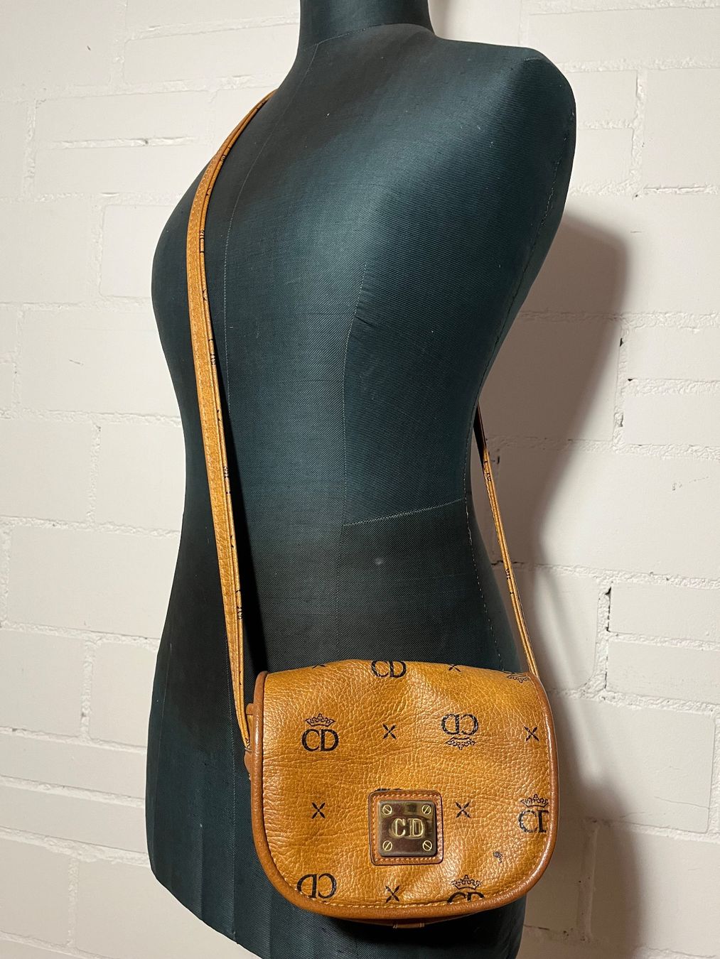 Borse da donna: Edle Handtasche / Umhängetasche braun – Usato da Zürich venduto da olivier0310