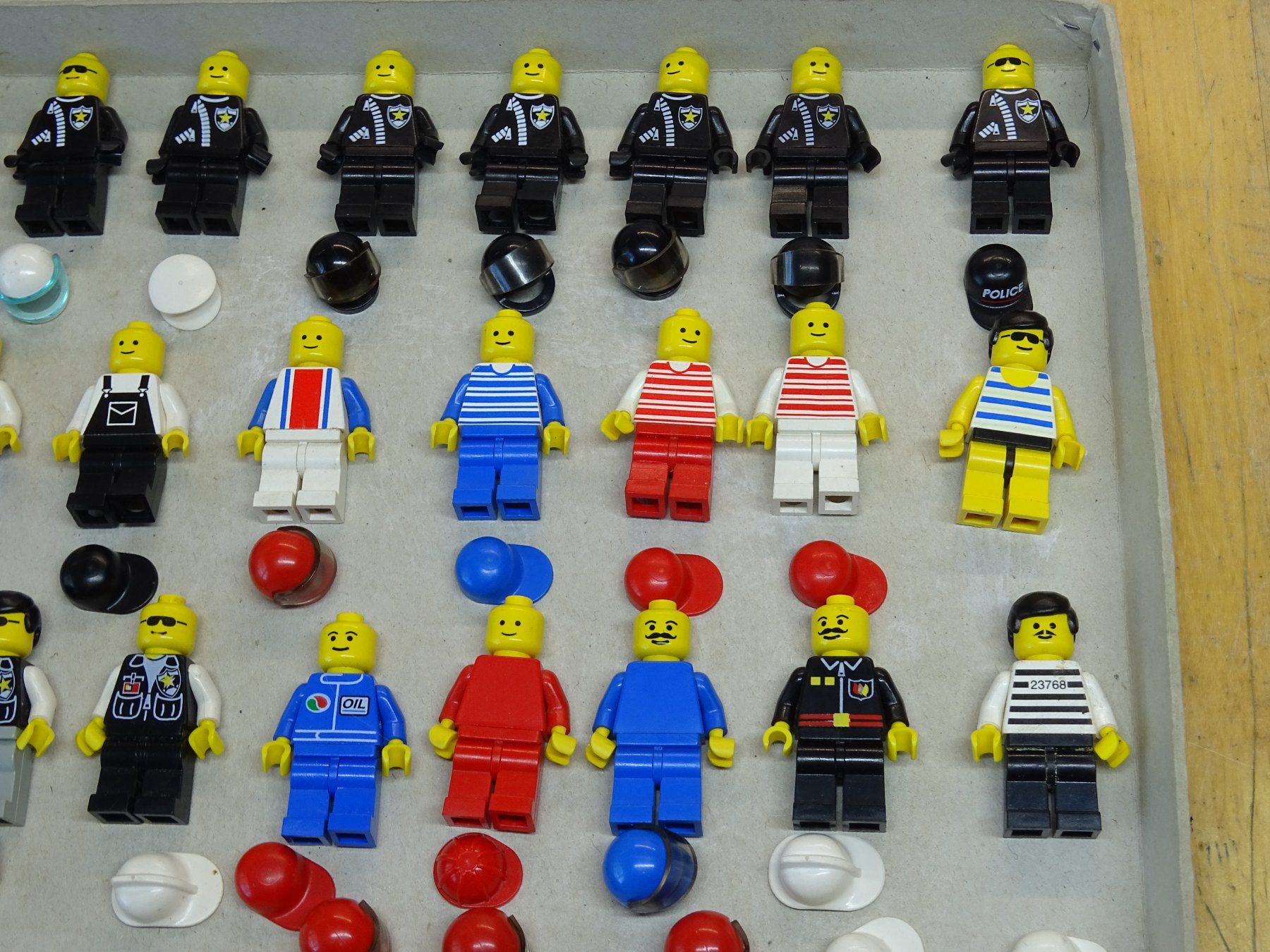 Lego Kit di costruzioni: Lego 40 x Minifigs / Männchen / 1 – Usato da Wohlen AG venduto da Bricktoys 2