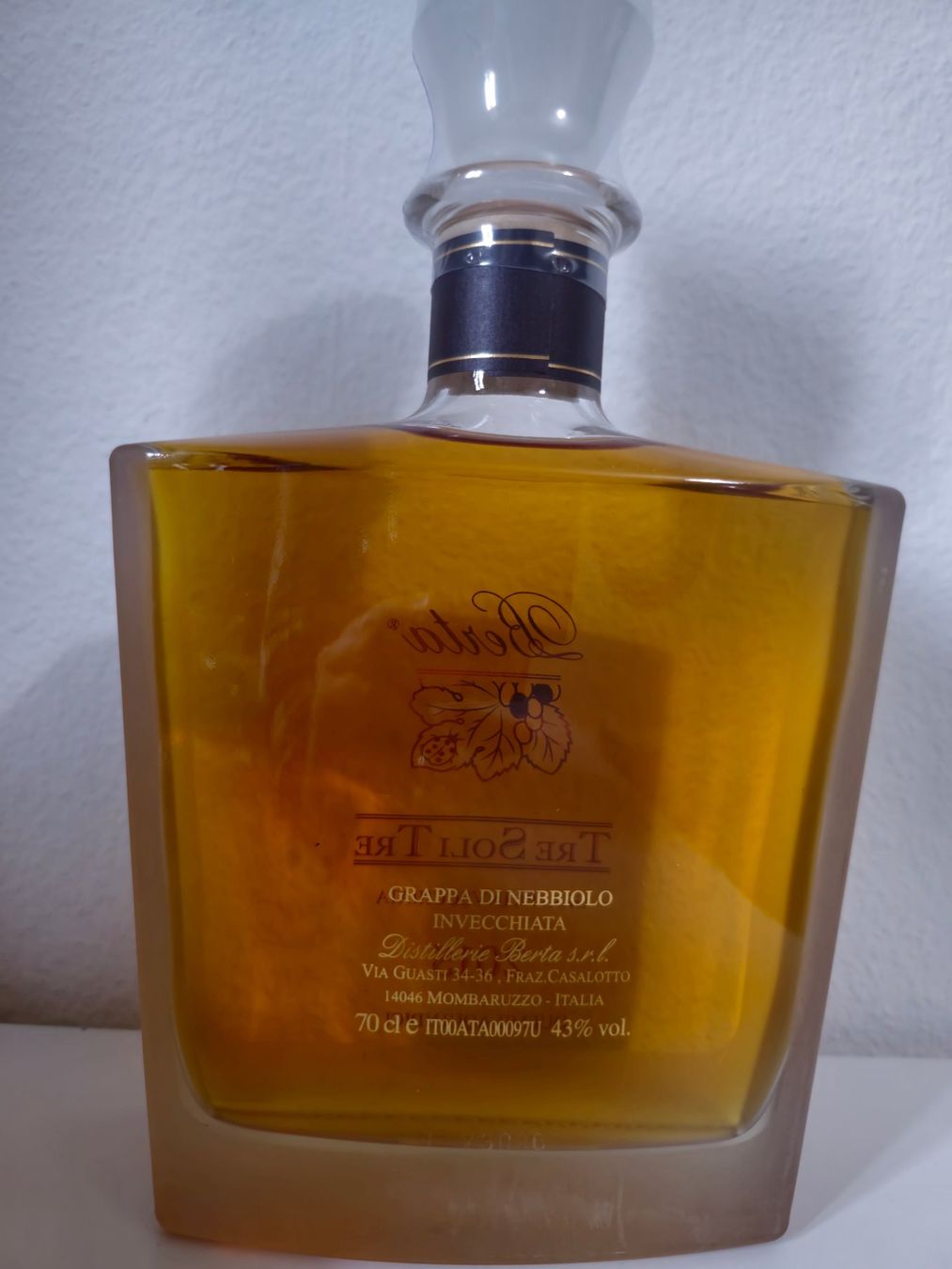 Berta Bevande alcoliche: Berta Tre Soli Tre - Grappa di Nebbiolo Invecchiata 2015 – Nuovo e nell'imballaggio originale da Zürich venduto da Myrik_ 1