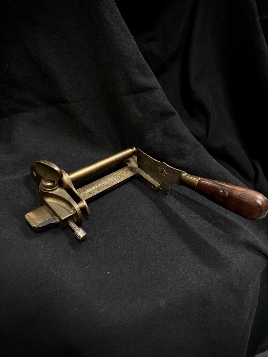 Tutti gli attrezzi: Antique Brass Edge Trimmer Tool Wood Handle – Usato da Bern venduto da nkink 1