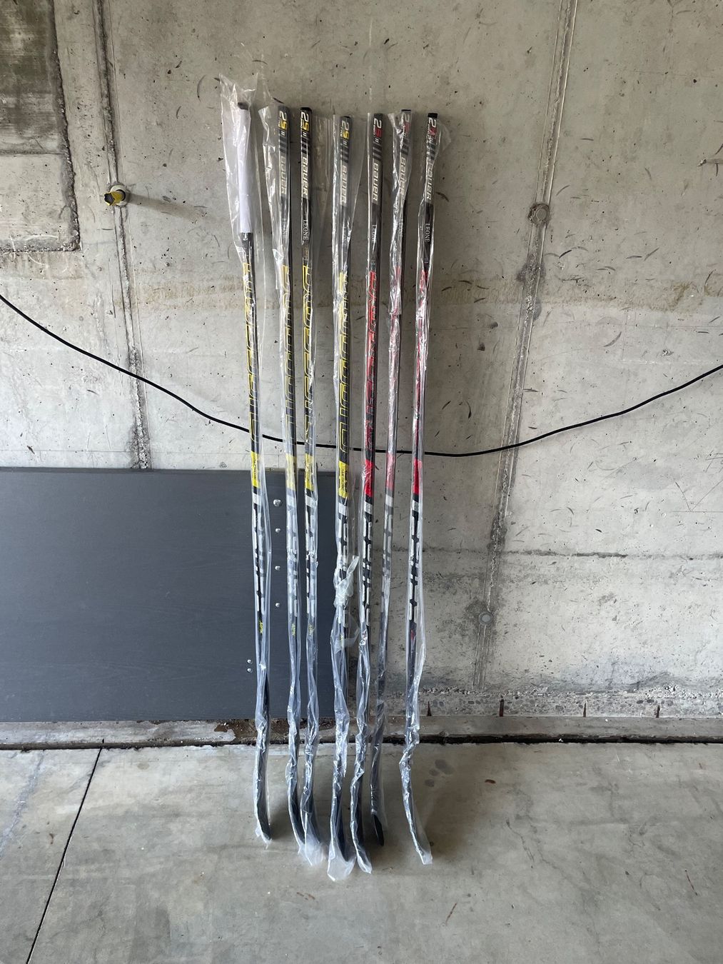 Bauer Bastoni & Pale: Bauer Eishockeystöcke, RECHTS – Usato da Dübendorf venduto da jus_d5c2 2