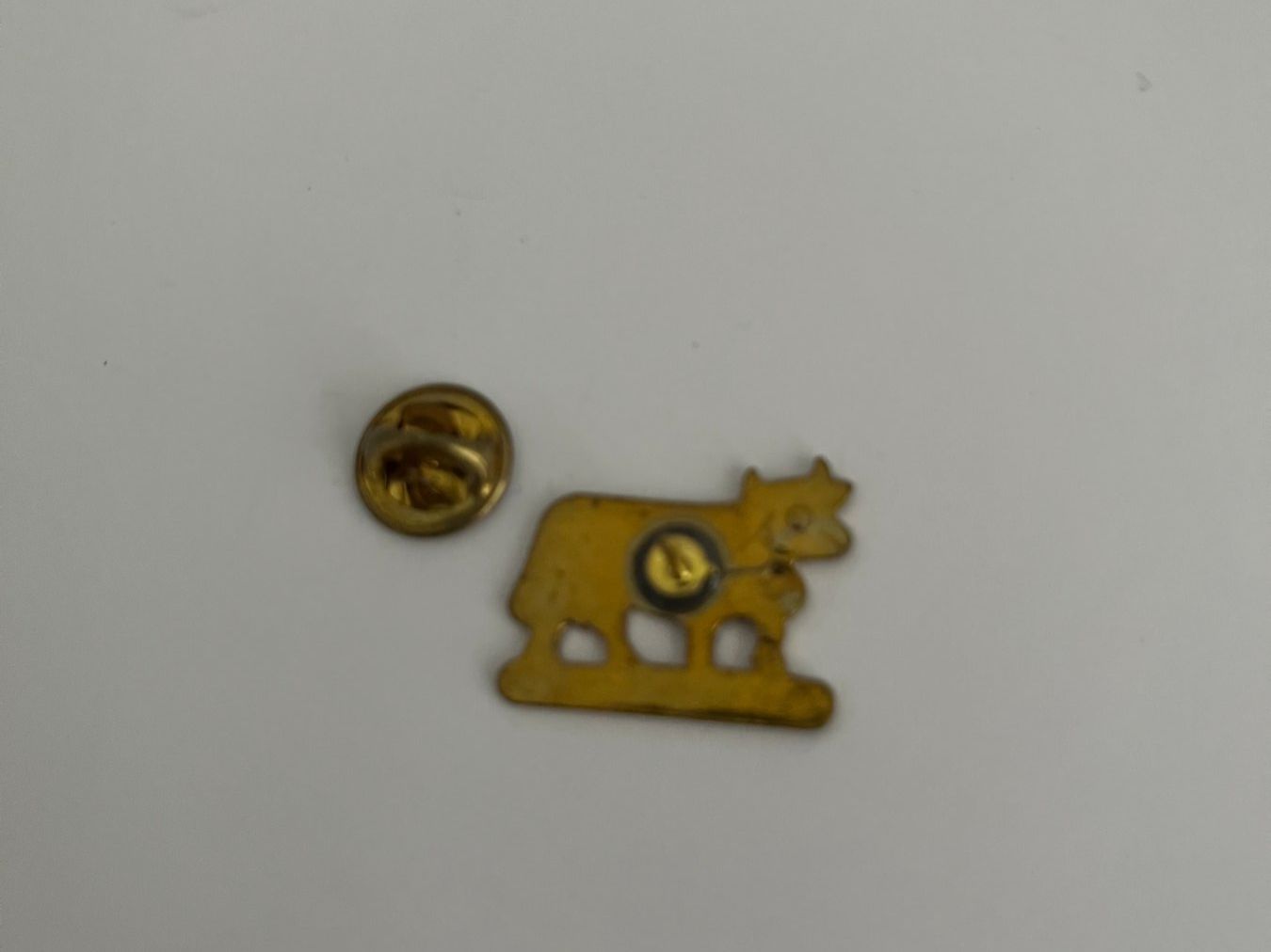 Placchette & Badge: Goldener Pin Kuhmotiv – Usato da Dietikon venduto da sch_w2tw 1