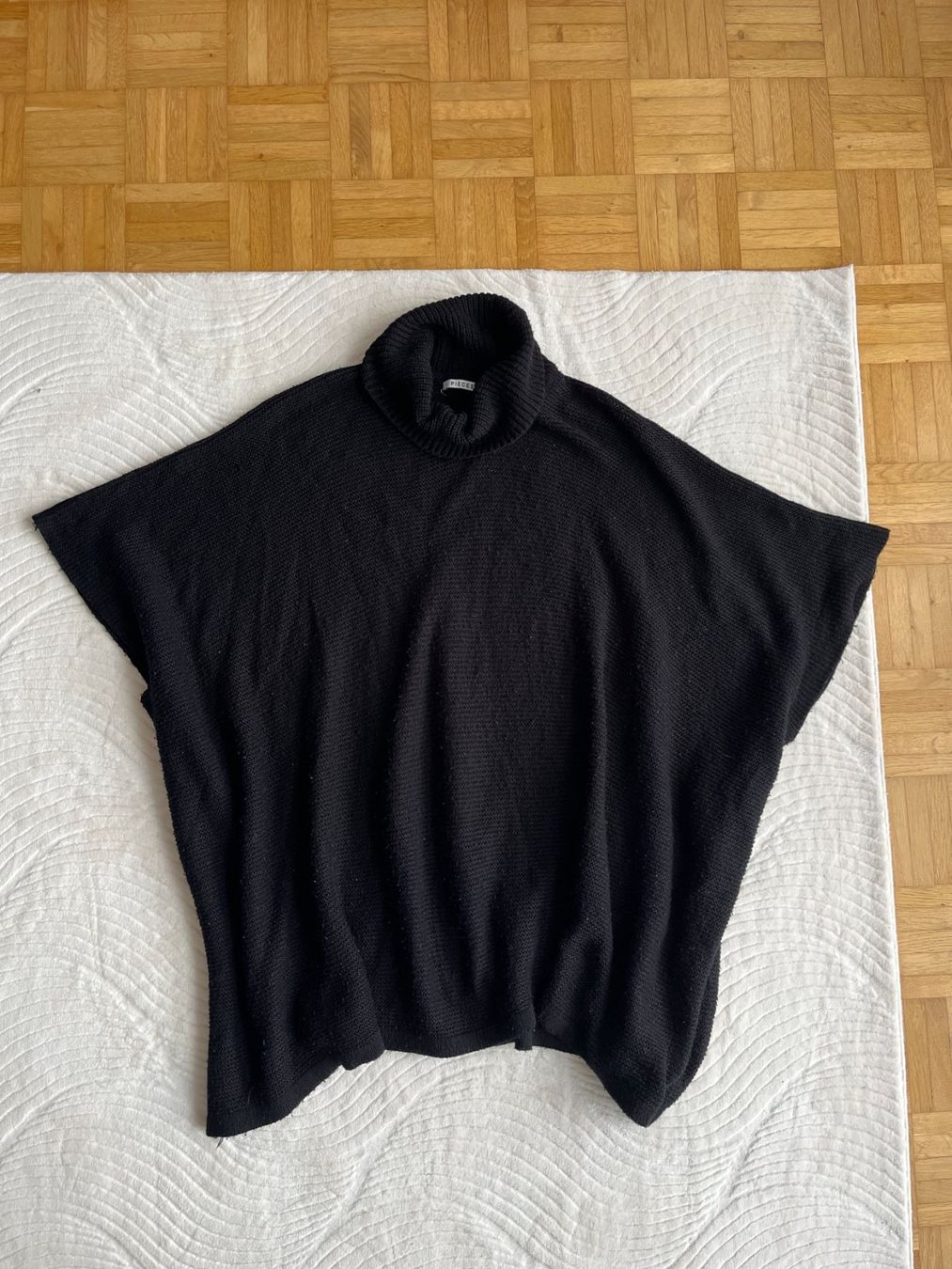 Pulls & Sweat-shirts: Schwarzer Poncho-Strick-Pullover – D'occasion à Horw par mira_6p85 3