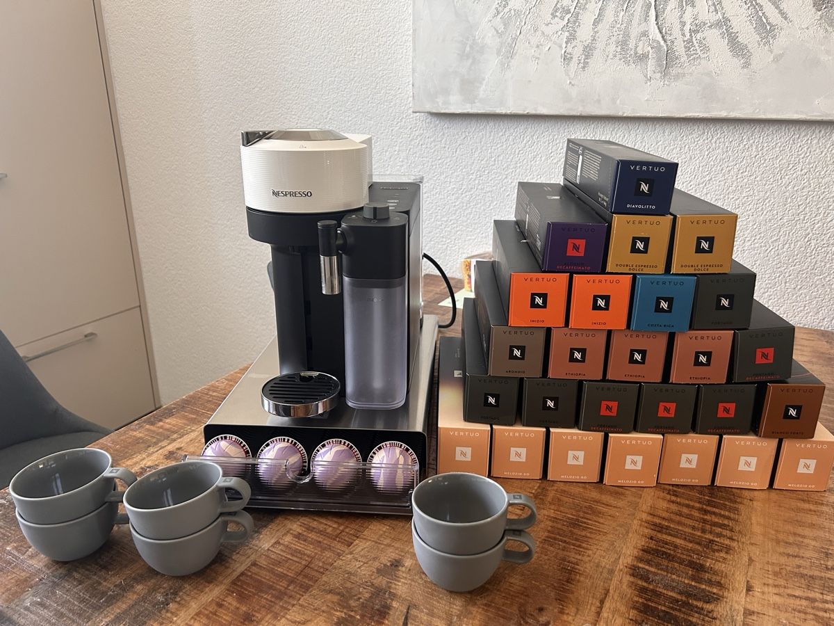 Nespresso Macchine per caffè & Macchine per espresso: Gran Lattissima + 340 Kapseln – Nuovo (secondo la descrizione) da Thun venduto da Anni1977