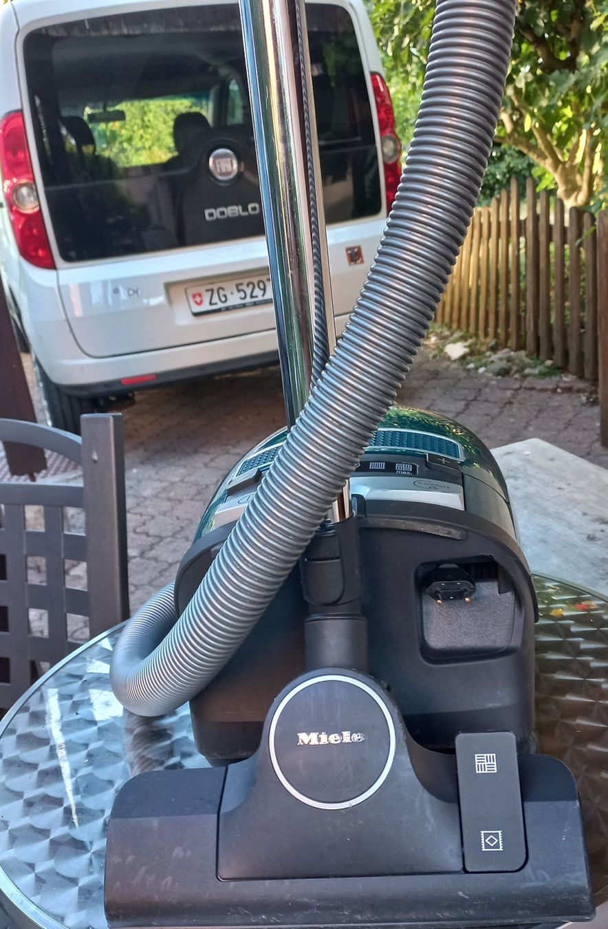 Miele Aspirapolveri & Accessori: Miele Staubsauger C3 Completo  890 W – Usato da Baar venduto da 2cvbaar 5