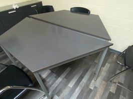 Schöne guterhaltene Tische mit 6 Stühlen Bürotische