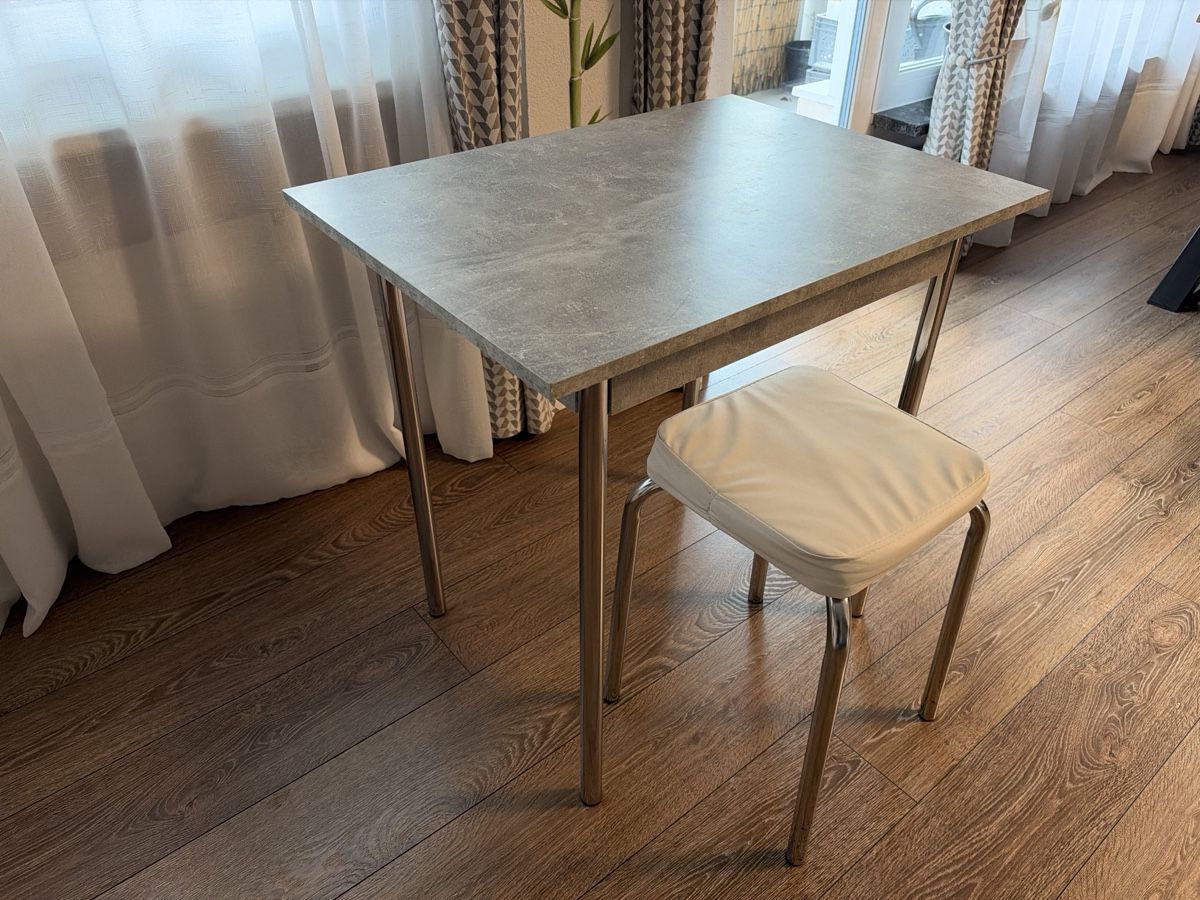 Tables: Beistelltisch mit Hocker – D'occasion à Kreuzlingen par jen_n85p 1